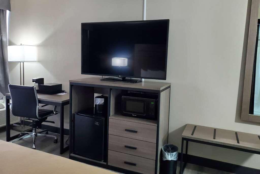 Baymont By Wyndham Laredo Hotel Room photo