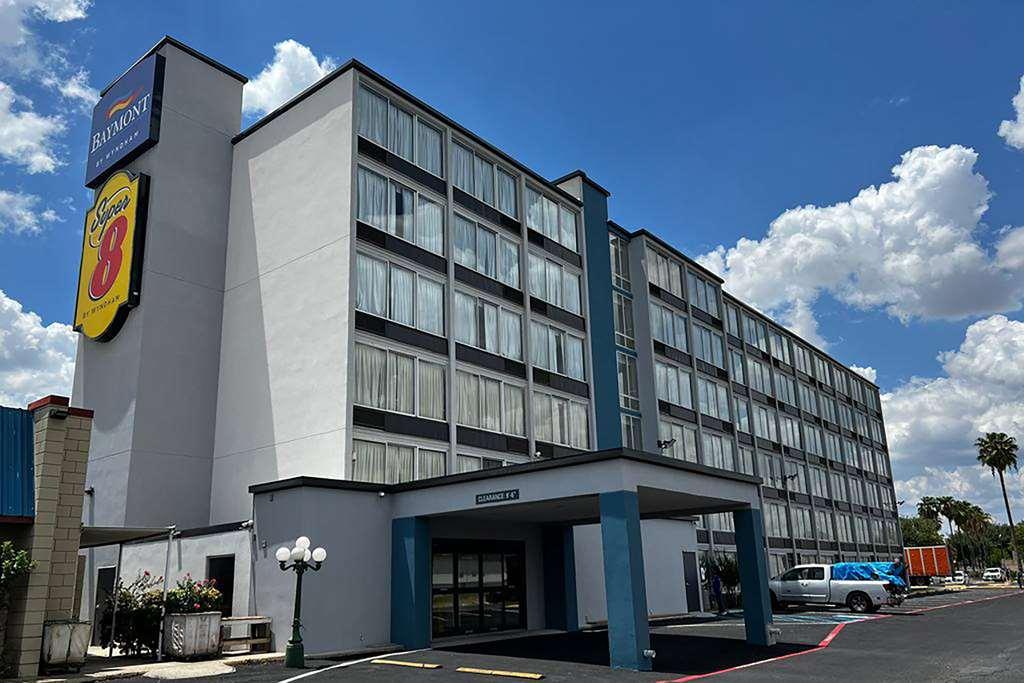 Baymont By Wyndham Laredo Hotel Exterior photo